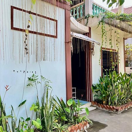 Lotus Blanc Homestay Battambang Exterior photo