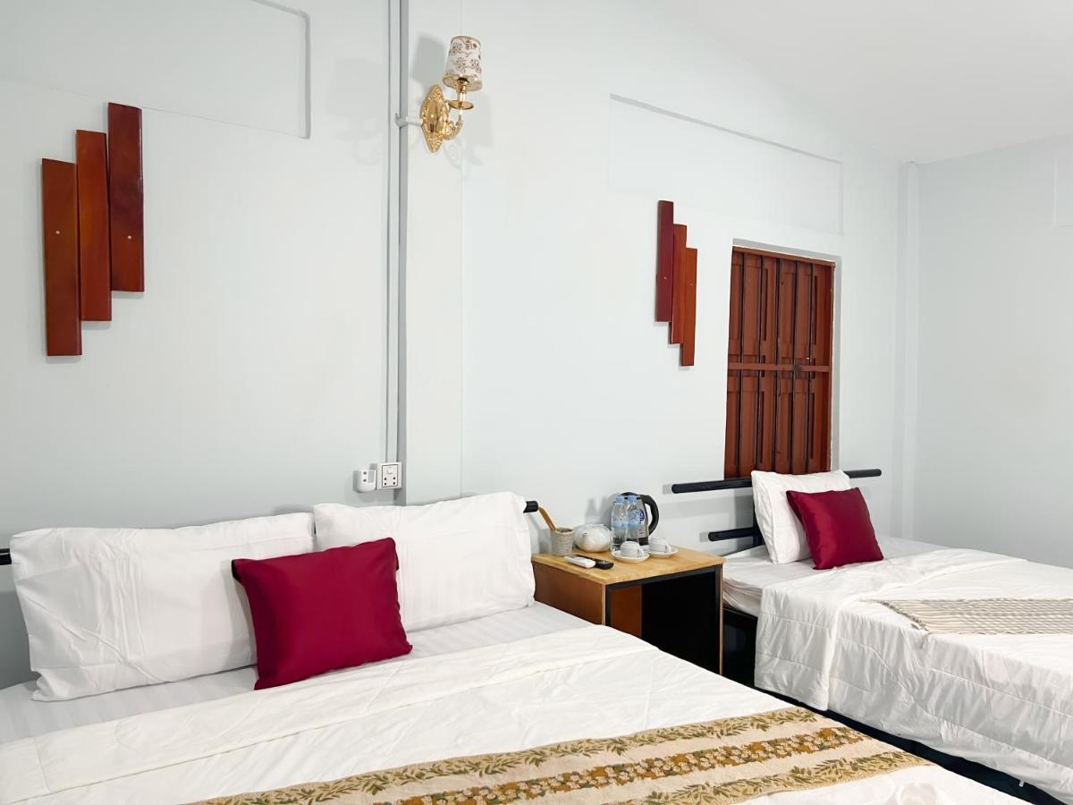 Lotus Blanc Homestay Battambang Exterior photo